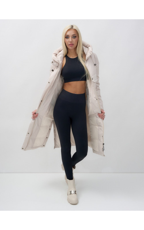 Длинный зимний пуховик с капюшоном для женщин.