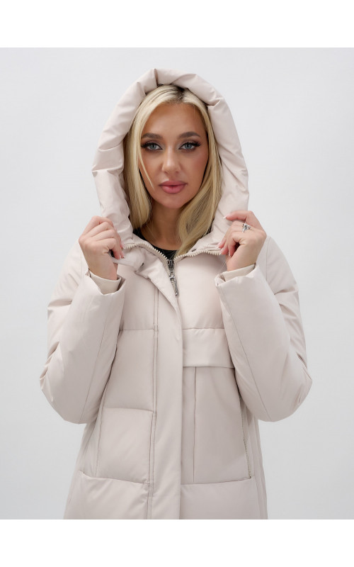 Длинный зимний пуховик с капюшоном для женщин.