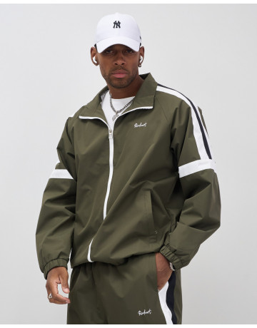 Спортивный костюм для мужчин: весна-лето.