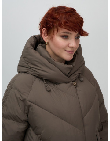 Длинный женский пуховик для зимы.