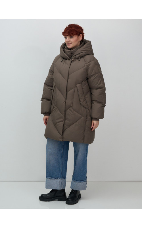 Длинный женский пуховик для зимы.