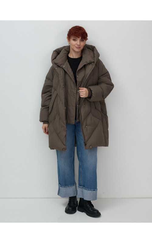 Длинный женский пуховик для зимы.