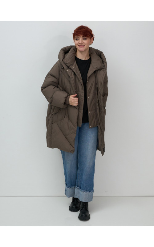 Длинный женский пуховик для зимы.