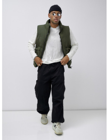 Мужской стеганый зимний жилет для активного отдыха.