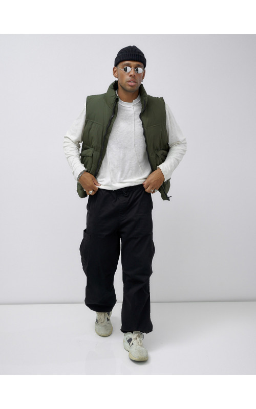 Мужской стеганый зимний жилет для активного отдыха.