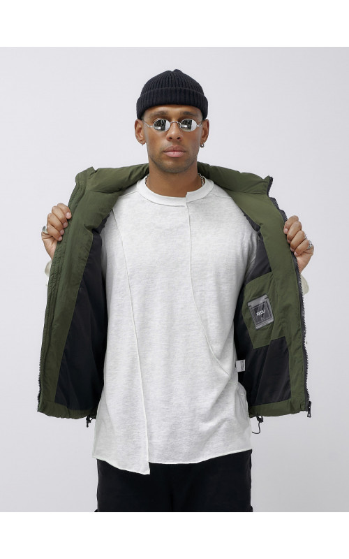 Мужской стеганый зимний жилет для активного отдыха.