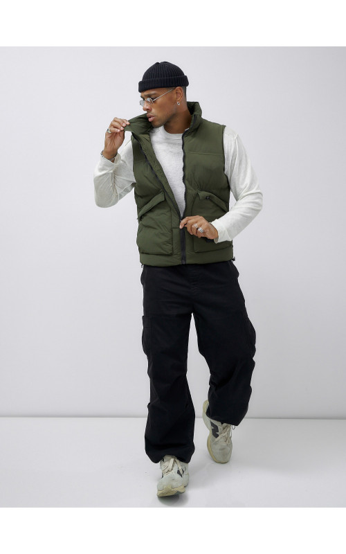 Мужской стеганый зимний жилет для активного отдыха.