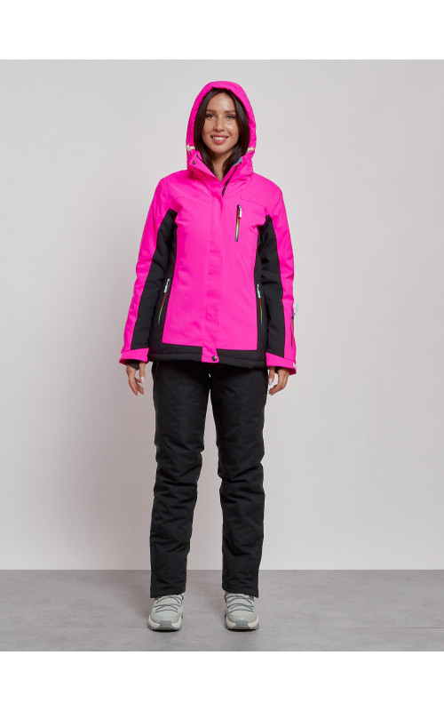 Женский горнолыжный костюм для активных зимних развлечений.