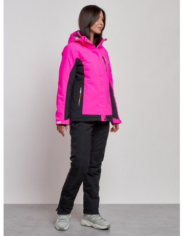 Женский горнолыжный костюм для активных зимних развлечений.