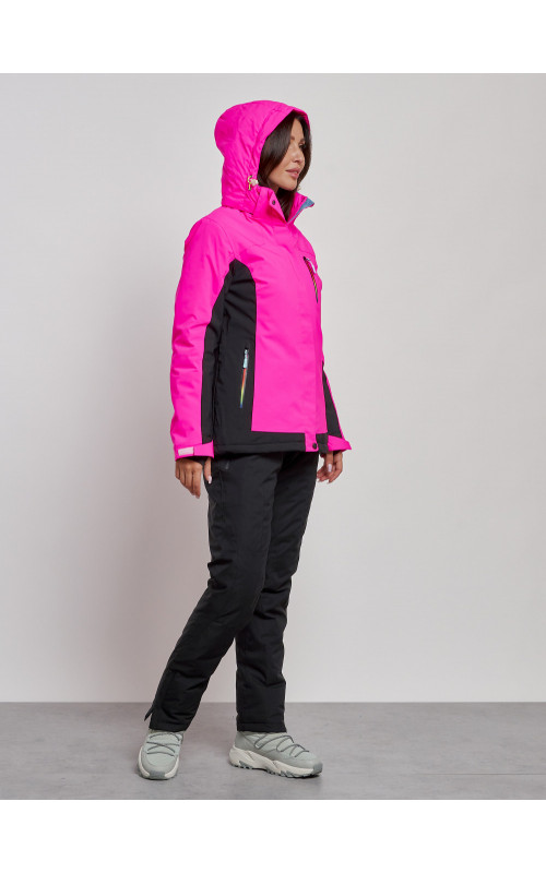 Женский горнолыжный костюм для активных зимних развлечений.