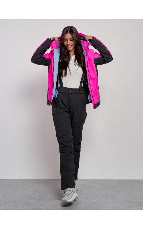 Женский горнолыжный костюм для активных зимних развлечений.