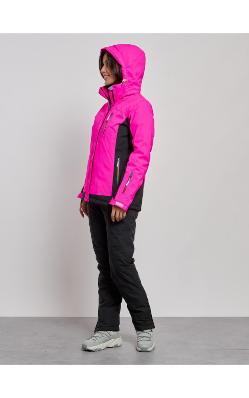 Женский горнолыжный костюм для активных зимних развлечений.