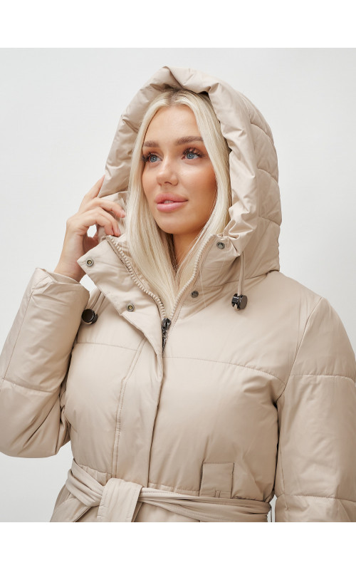 Тёплый женский пуховик с поясом и капюшоном.