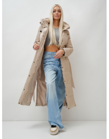 Тёплый женский пуховик с поясом и капюшоном.