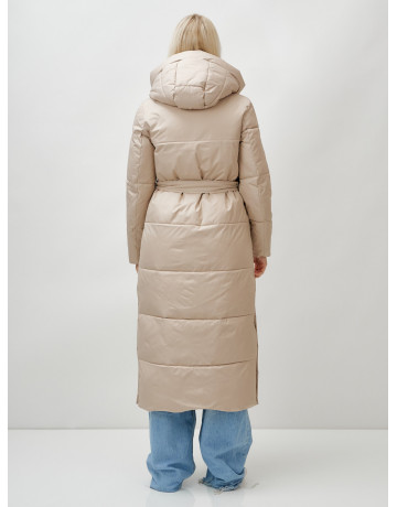 Тёплый женский пуховик с поясом и капюшоном.