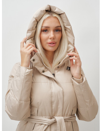 Тёплый женский пуховик с поясом и капюшоном.