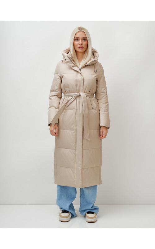 Тёплый женский пуховик с поясом и капюшоном.