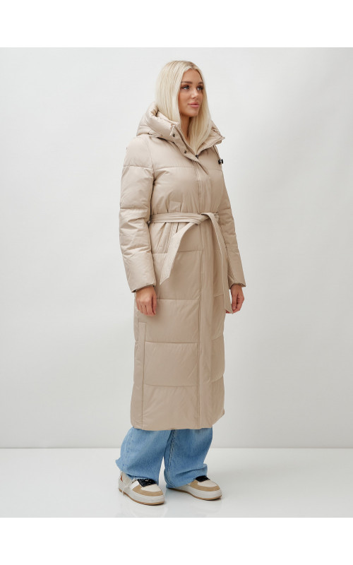 Тёплый женский пуховик с поясом и капюшоном.