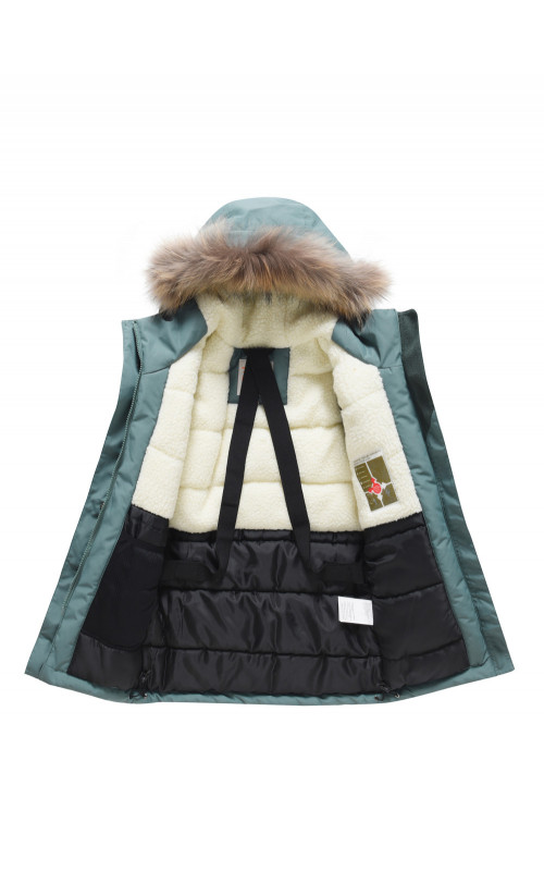 Парка для мальчика зимняя с внутренними лямками.