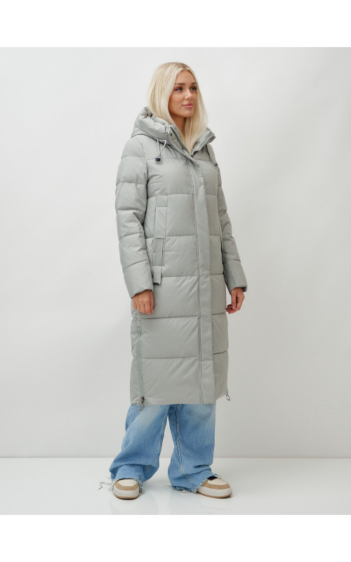 Зимний женский пуховик с капюшоном.
