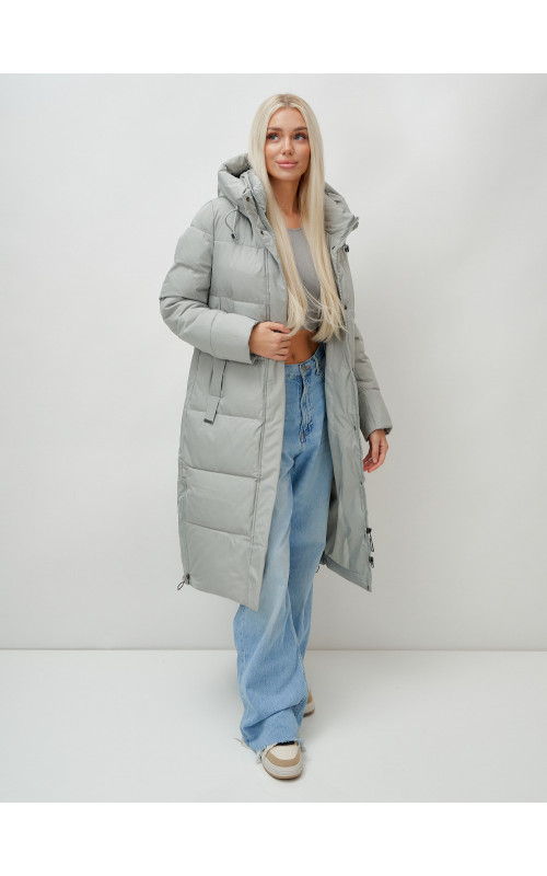 Зимний женский пуховик с капюшоном.