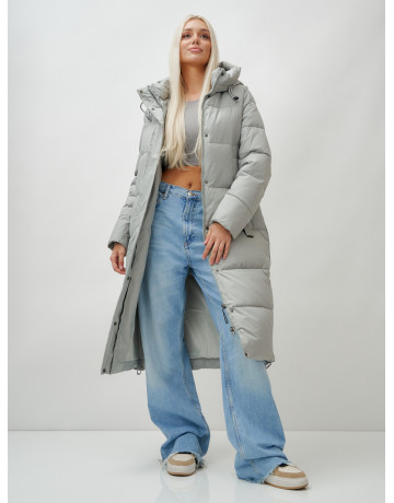 Зимний женский пуховик с капюшоном.