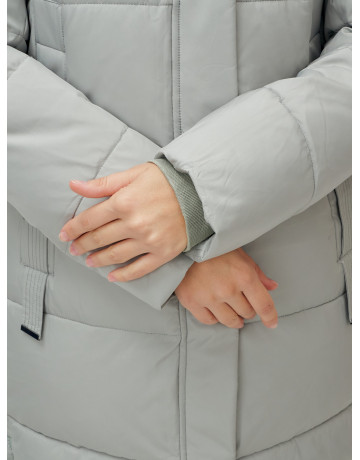 Зимний женский пуховик с капюшоном.