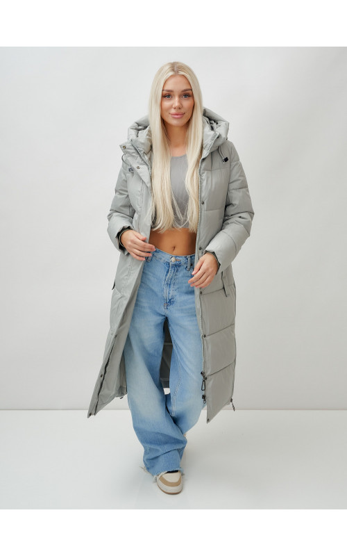 Зимний женский пуховик с капюшоном.