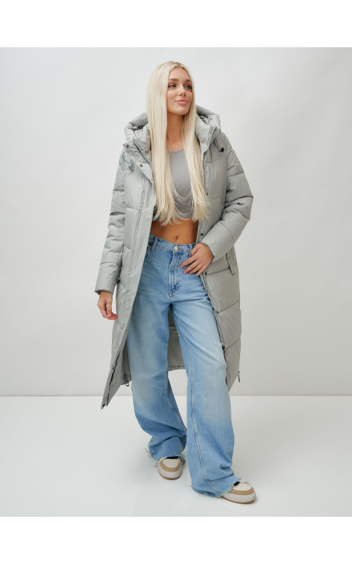 Зимний женский пуховик с капюшоном.