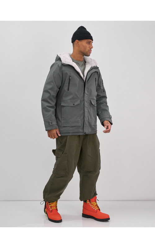 Мужская зимняя удлиненная парка с мехом, серого цвета. в Тюмени
