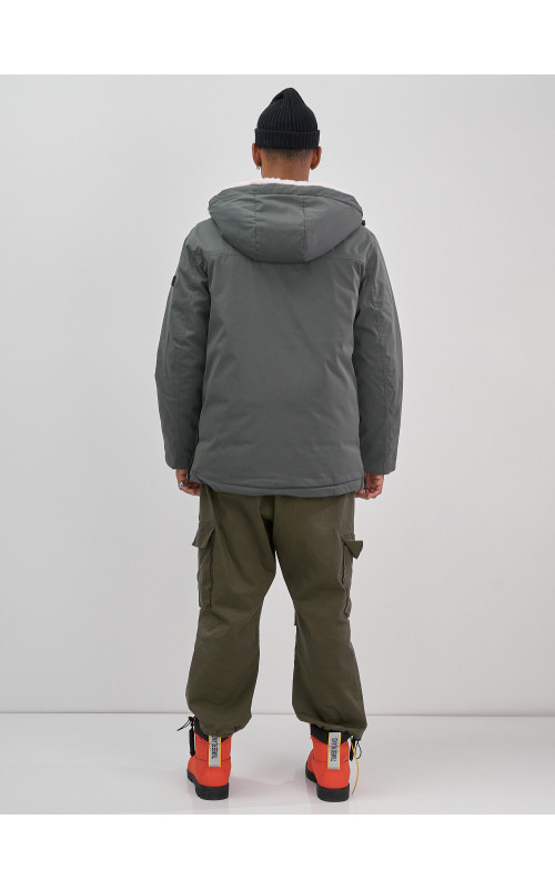 Мужская зимняя удлиненная парка с мехом, серого цвета. в Тюмени