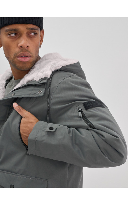 Мужская зимняя удлиненная парка с мехом, серого цвета. в Тюмени