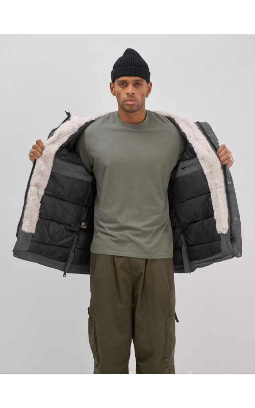 Мужская зимняя удлиненная парка с мехом, серого цвета. в Тюмени