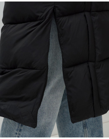 Длинный зимний пуховик для женщин с капюшоном.