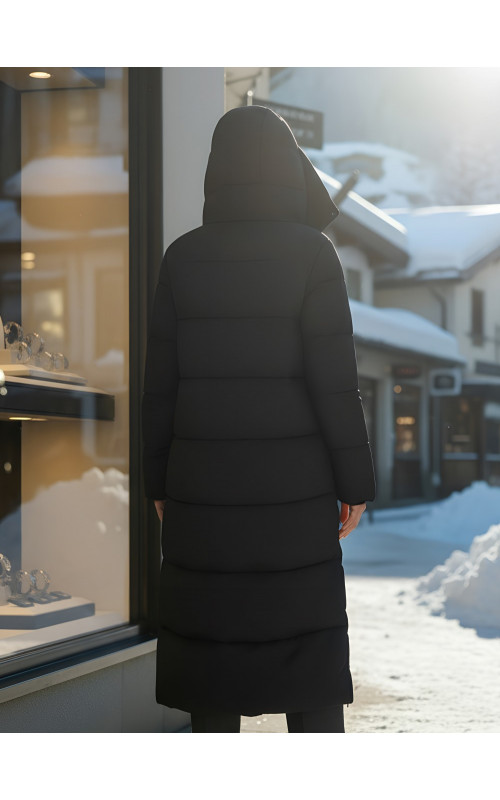 Длинный зимний пуховик для женщин с капюшоном.