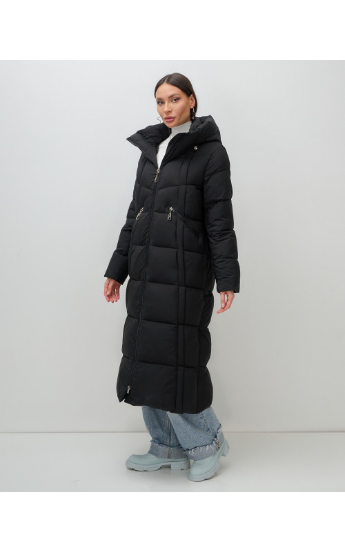 Длинный зимний пуховик для женщин с капюшоном.