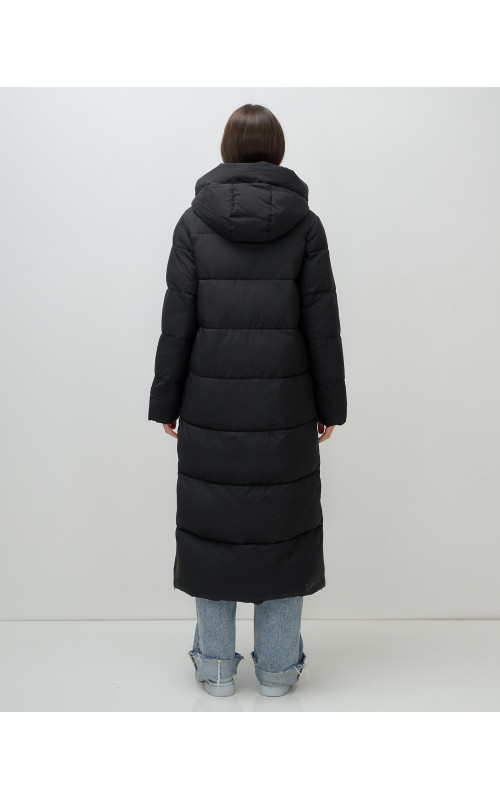 Длинный зимний пуховик для женщин с капюшоном.