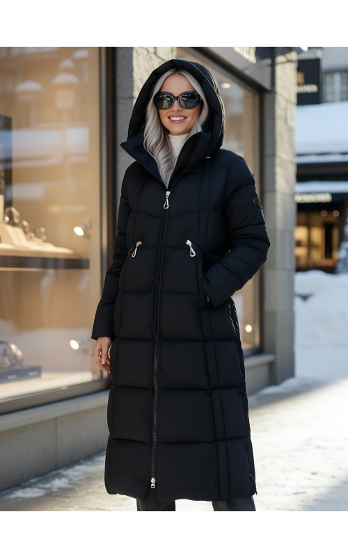 Длинный зимний пуховик для женщин с капюшоном.