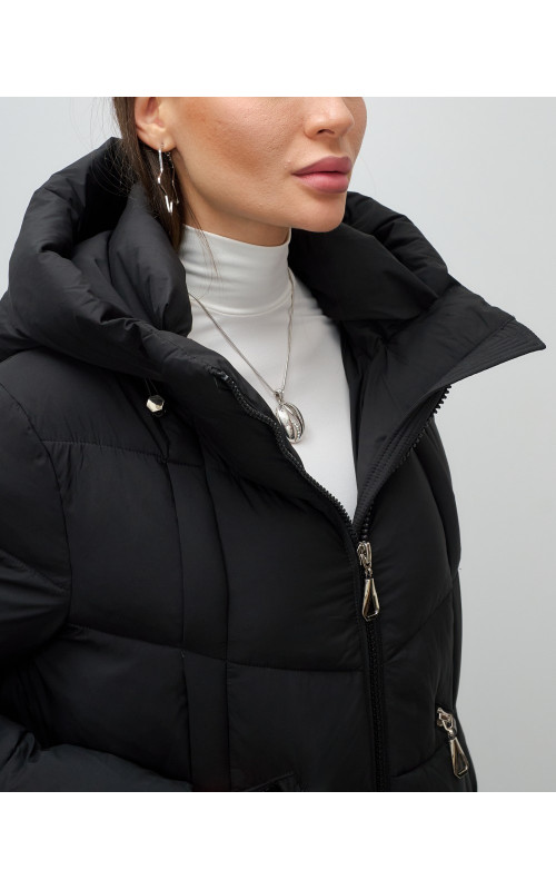 Длинный зимний пуховик для женщин с капюшоном.