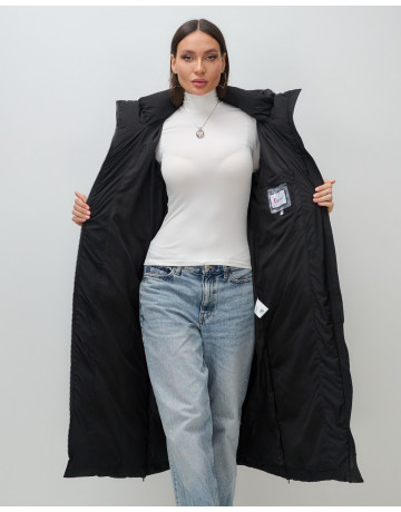 Длинный зимний пуховик для женщин с капюшоном.