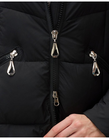 Длинный зимний пуховик для женщин с капюшоном.