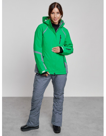 Женский горнолыжный костюм для зимних видов спорта.