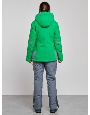 Женский горнолыжный костюм для зимних видов спорта.