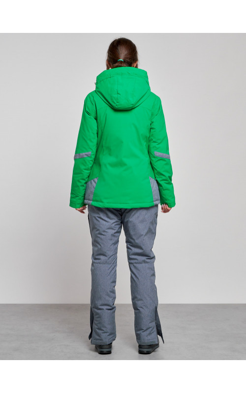 Женский горнолыжный костюм для зимних видов спорта.