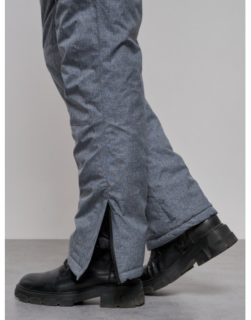 Женский горнолыжный костюм для зимних видов спорта.