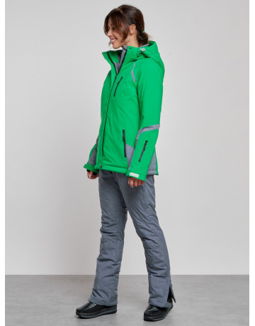 Женский горнолыжный костюм для зимних видов спорта.