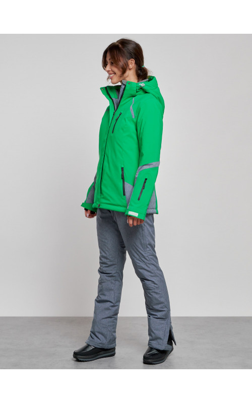 Женский горнолыжный костюм для зимних видов спорта.