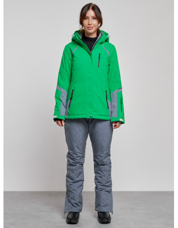 Женский горнолыжный костюм для зимних видов спорта.