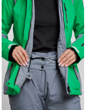 Женский горнолыжный костюм для зимних видов спорта.