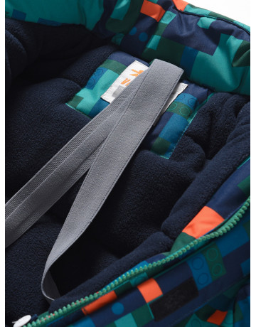 Зимний комбинезон для мальчика: активный отдых и безопасность